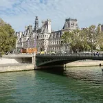 Rue Bernard De Clairvaux By Onefinestay